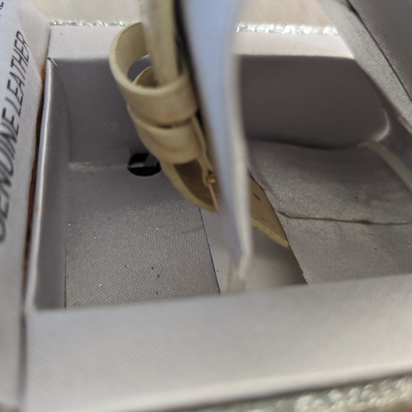 Saché Mother of pearl faced watch - Picture 4 of 6